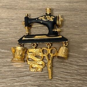 Vintage Danecraft Sewing Machine Brooch - Black and Gold